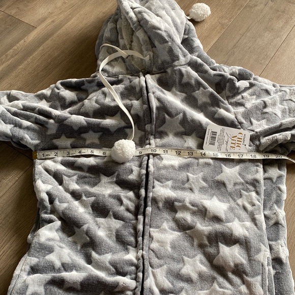NWT Velour silver star hooded onesie S/4/6 - Picture 5 of 5